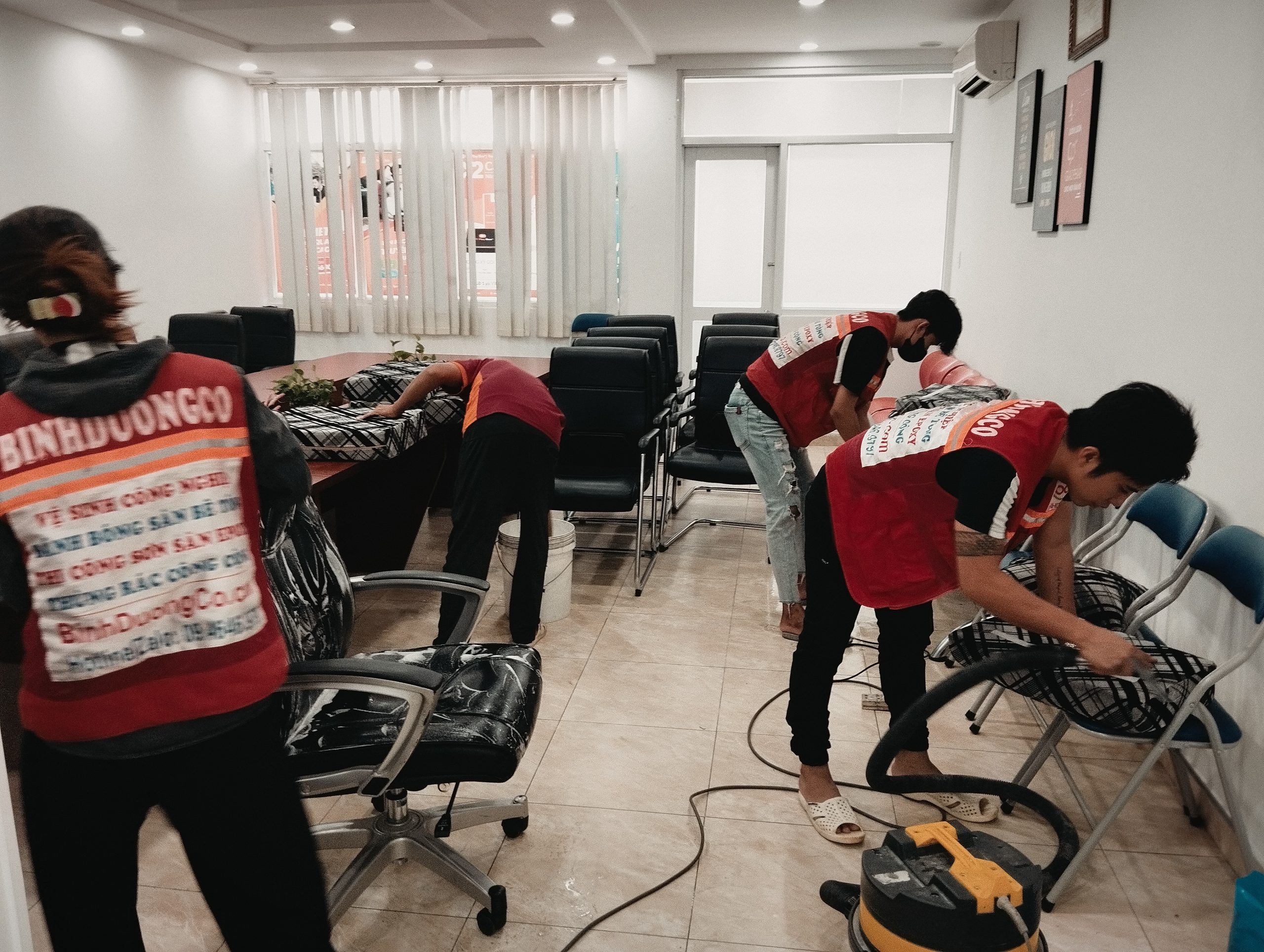 Dịch vụ vệ sinh công nghiệp Bình Dương