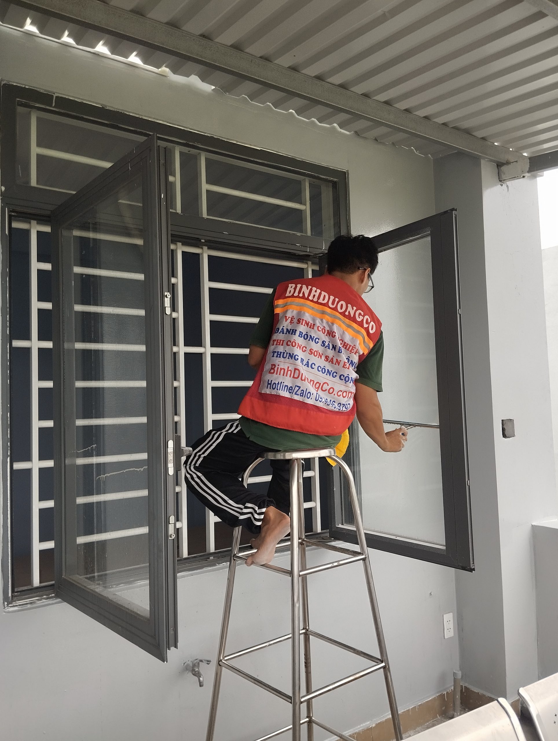 Dịch vụ vệ sinh công nghiệp Bình Dương