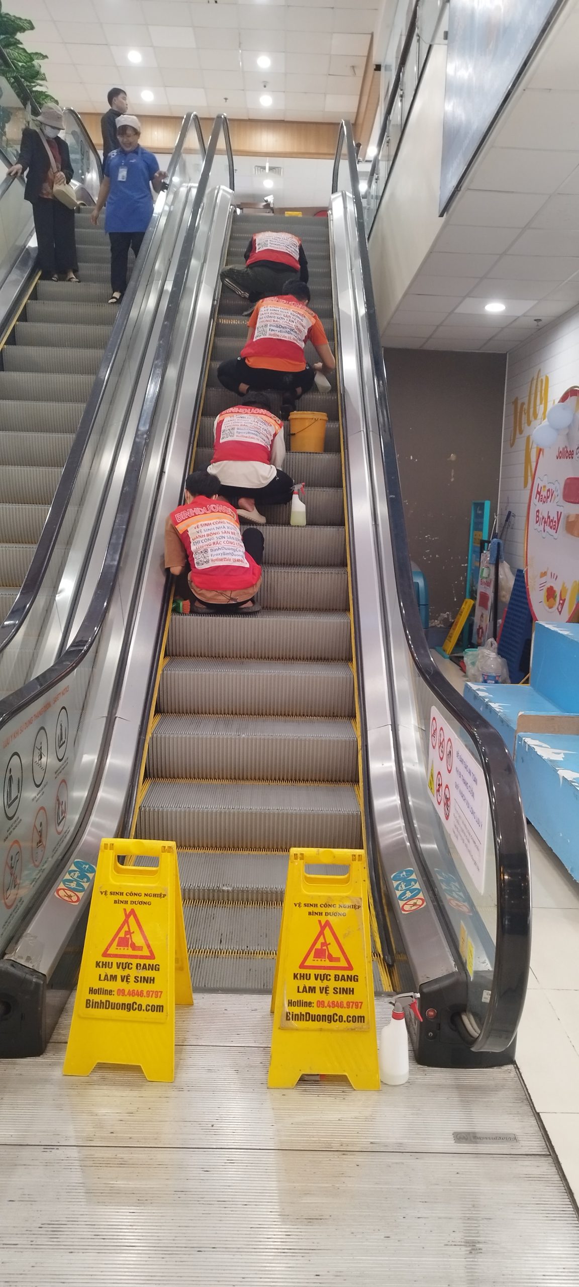 Dịch vụ vệ sinh công nghiệp Bình Dương