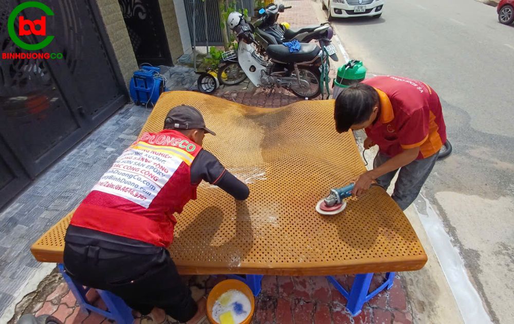 hút sạch chất bẩn và làm khô bằng máy công nghiệp